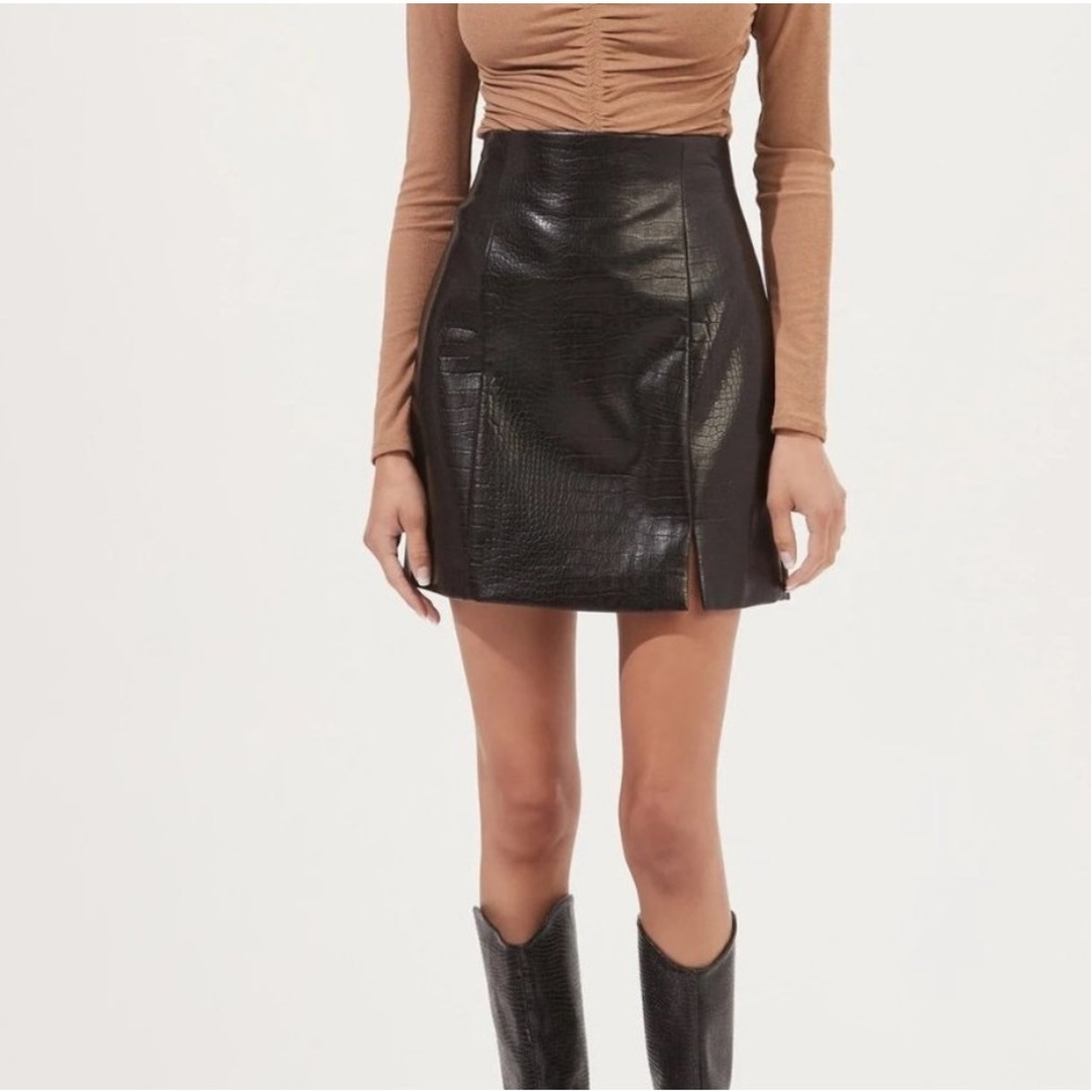 ASTR AUDREY FAUX LEATHER MINI SKIRT